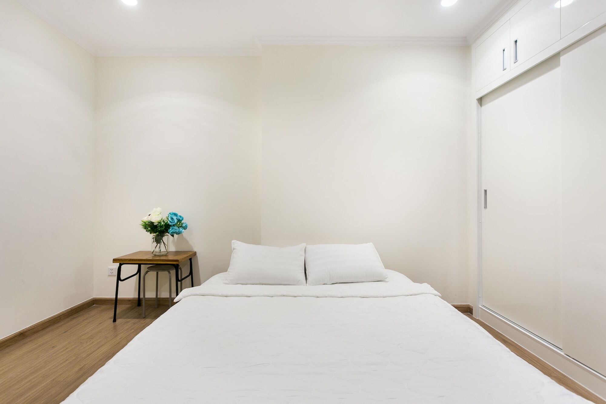 Luxury In Vinhomes Golden River * TP. Hồ Chí Minh