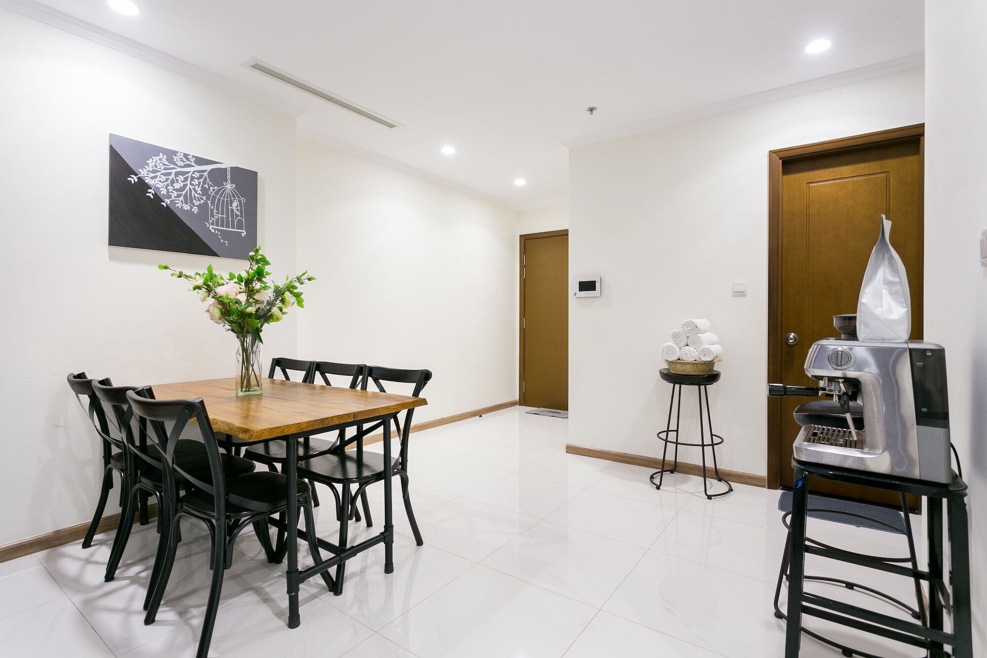Luxury In Vinhomes Golden River