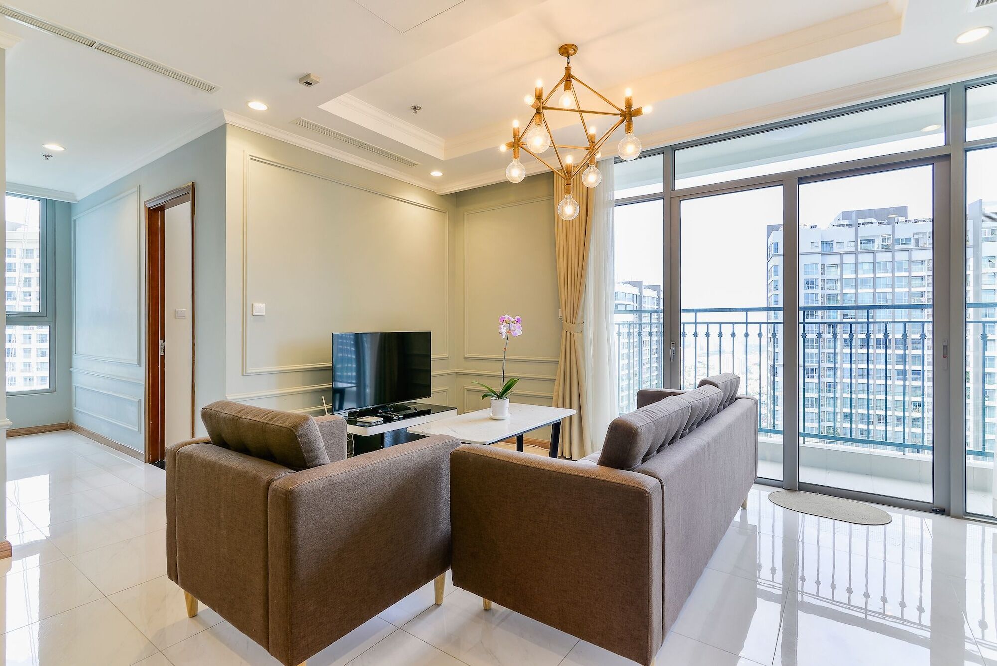 Luxury In Vinhomes Golden River Căn hộ TP. Hồ Chí Minh