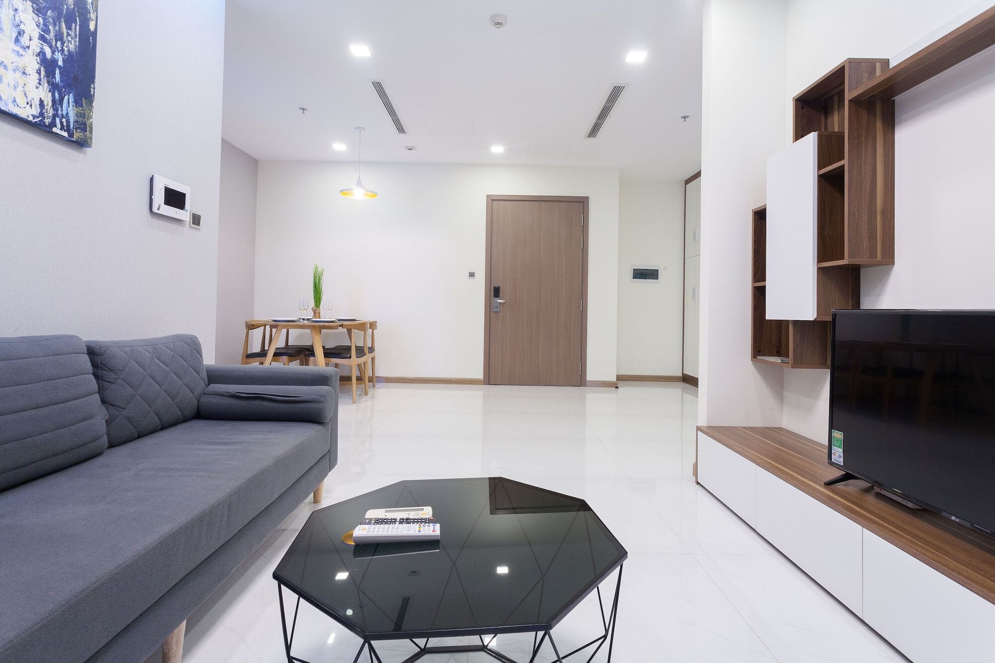 Luxury In Vinhomes Golden River * TP. Hồ Chí Minh